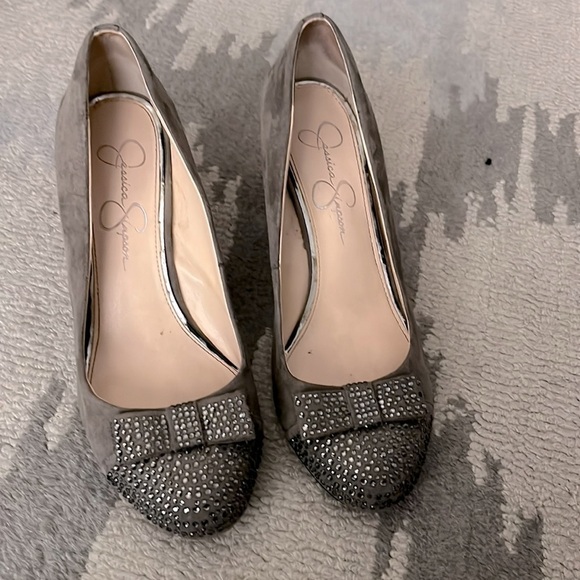 Jessica Simpson gray sparkle front with bows suede slip on heels size 7 - Picture 1 of 7
